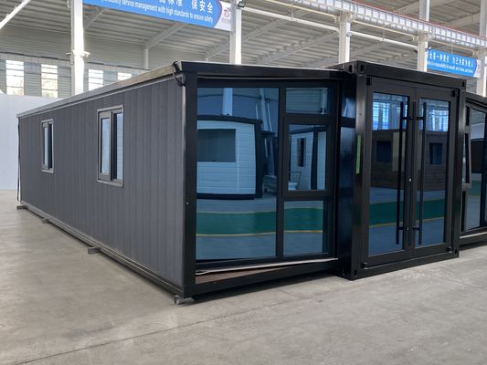 Dubbele vleugel container huis met balkon en staal structuur De ultieme bouwplaats accommodatie oplossing