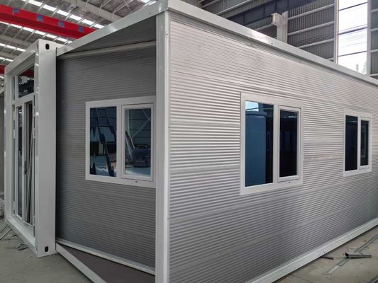 Isolatie van polyurethaanfoom en schuifvenster van aluminiumlegering in uitbreidbaar containerhuis voor tijdelijke of permanente huisvesting